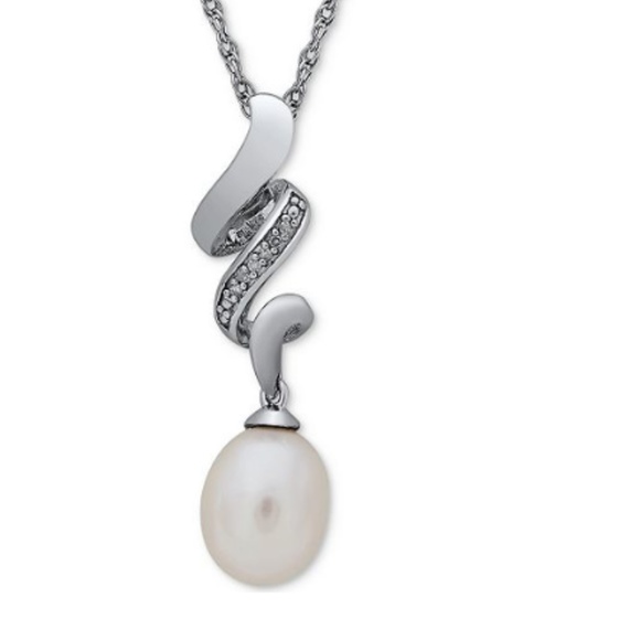 Jewelry - Tear shape Pearl Necklace